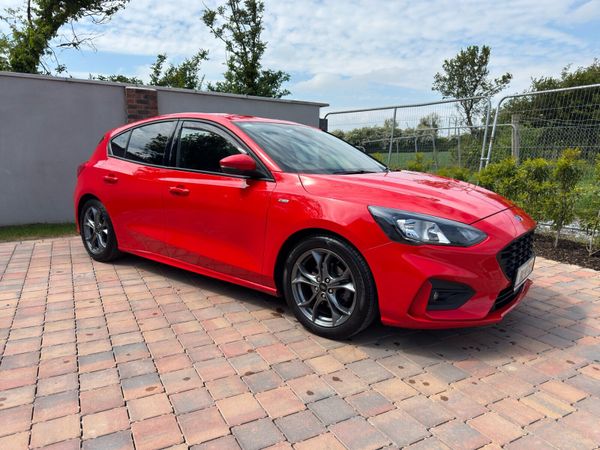 Ford Focus Hatchback, Petrol, 2019, Red
