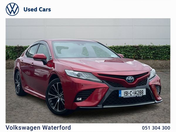 Toyota Camry Saloon, Petrol Hybrid, 2019, Red
