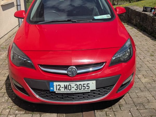 Vauxhall Astra Hatchback, Diesel, 2012, Red