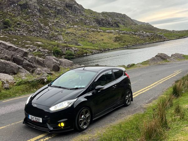 Ford Fiesta Hatchback, Petrol, 2013, Black