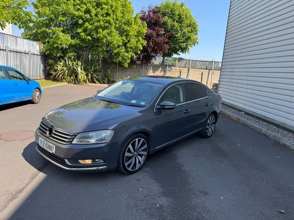 Volkswagen Passat Saloon, Petrol, 2012, Grey