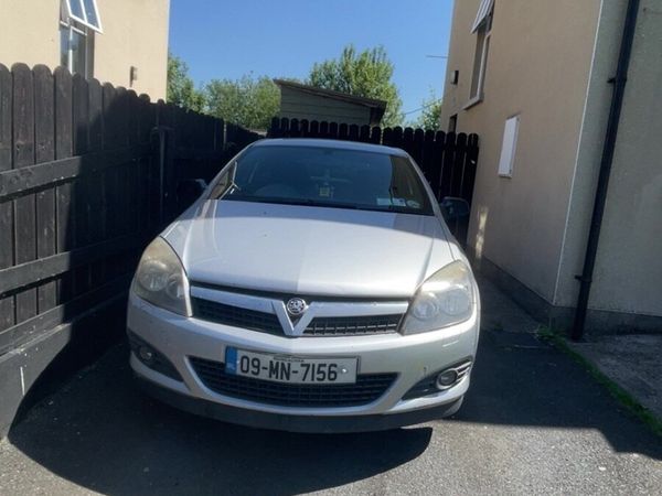 Vauxhall Astra Hatchback, Petrol, 2009, Silver