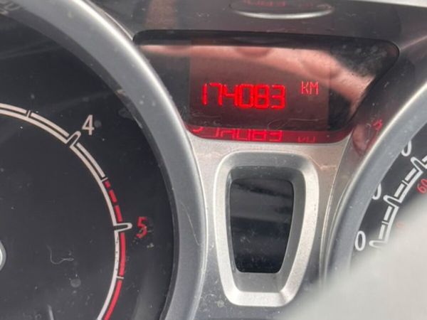 Ford Fiesta Hatchback, Diesel, 2012, Red