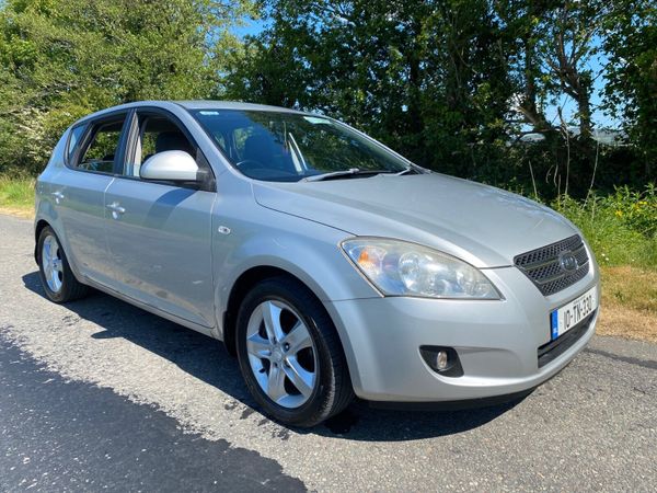 Kia Ceed Hatchback, Diesel, 2010, Silver