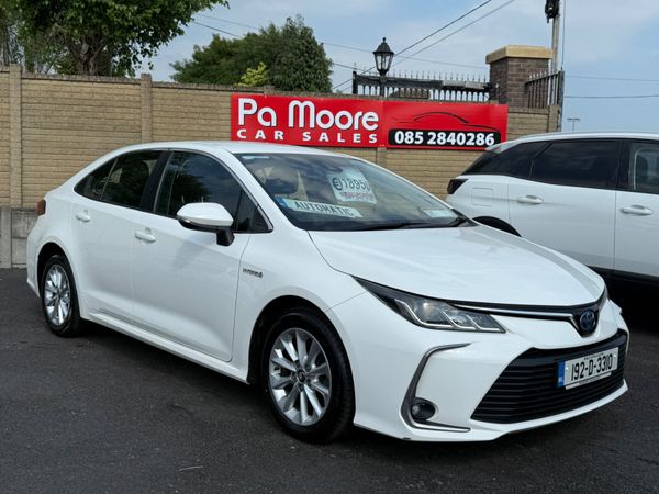 Toyota Corolla Saloon, Petrol Hybrid, 2019, White