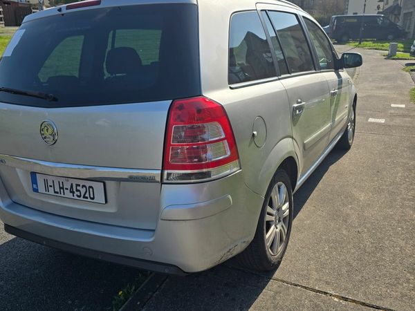 Vauxhall Zafira MPV, Diesel, 2011, Silver