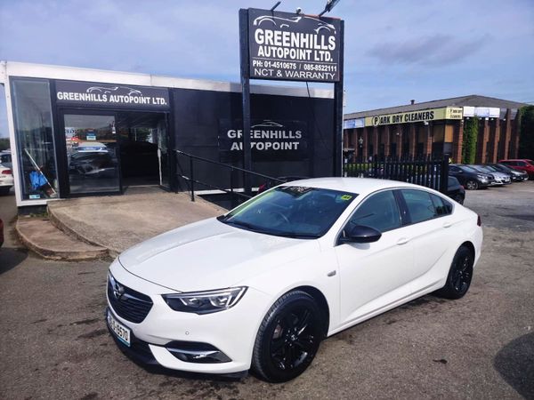 Opel Insignia Hatchback, Petrol, 2019, White