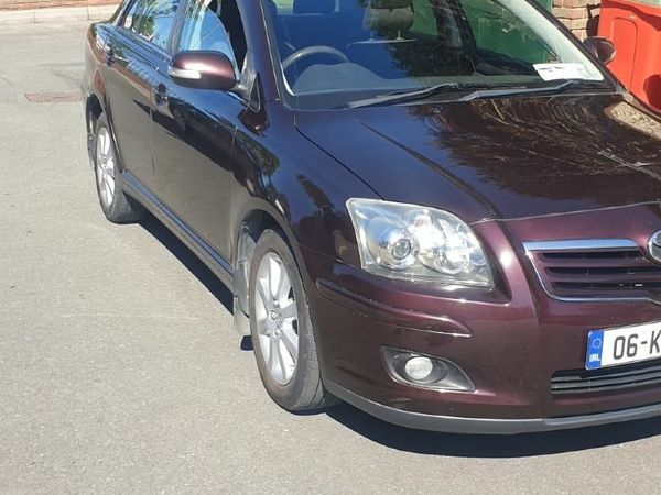 Toyota Avensis Saloon, Petrol, 2006, Red