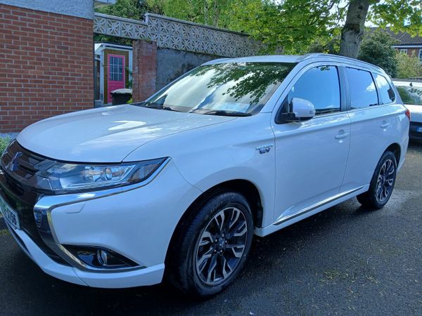 Mitsubishi Outlander SUV, Petrol Plug-in Hybrid, 2017, White