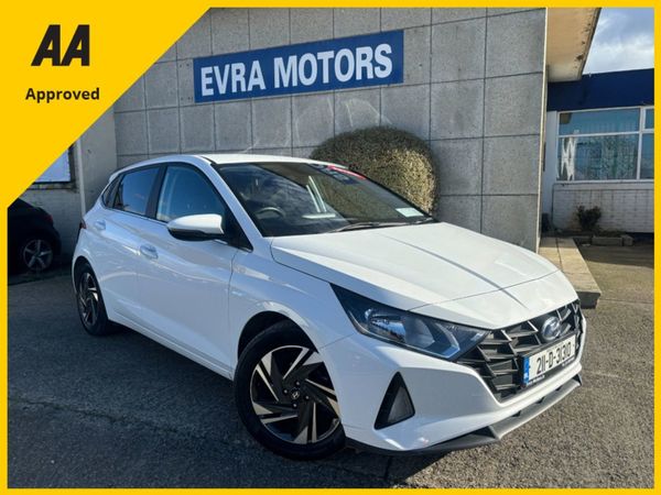 Hyundai i20 Hatchback, Petrol, 2021, White