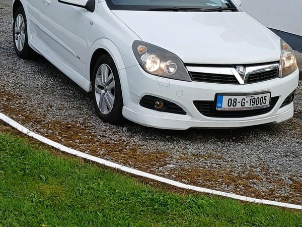 Vauxhall Astra Hatchback, Petrol, 2008, White