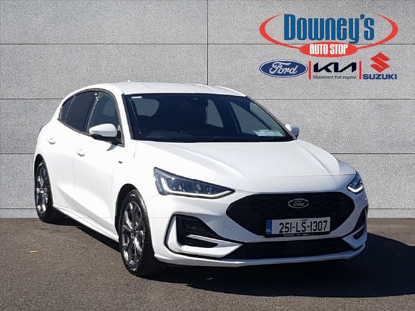 Ford Focus Hatchback, Petrol, 2025, White