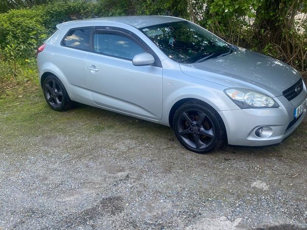 Kia Ceed Hatchback, Diesel, 2010, Silver