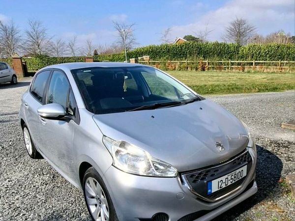 Peugeot 208 Hatchback, Diesel, 2012, Silver