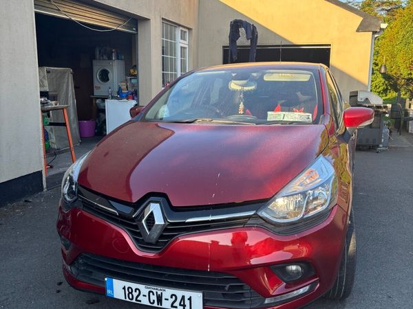 Renault Clio Hatchback, Petrol, 2018, Red