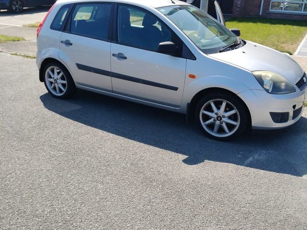 Ford Fiesta Hatchback, Petrol, 2006, Silver