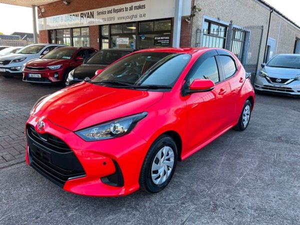 Toyota Yaris Hatchback, Petrol, 2021, Red