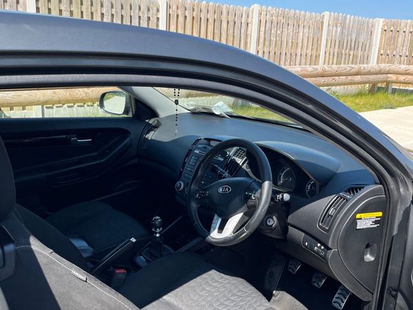 Kia Ceed Hatchback, Diesel, 2010, Grey