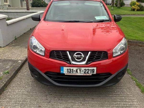 Nissan Qashqai+2 Hatchback, Diesel, 2013, Red
