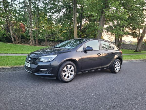 Vauxhall Astra Hatchback, Petrol, 2015, Black