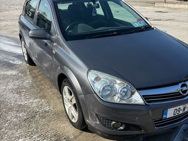 Opel Astra Hatchback, Petrol, 2009, Grey