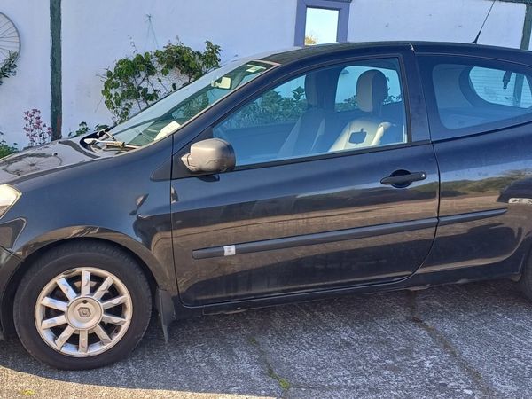 Renault Clio Hatchback, Petrol, 2010, Black