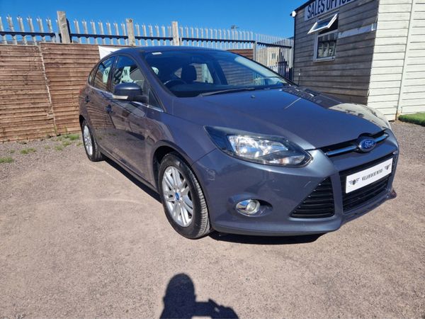 Ford Focus Hatchback, Petrol, 2012, Grey