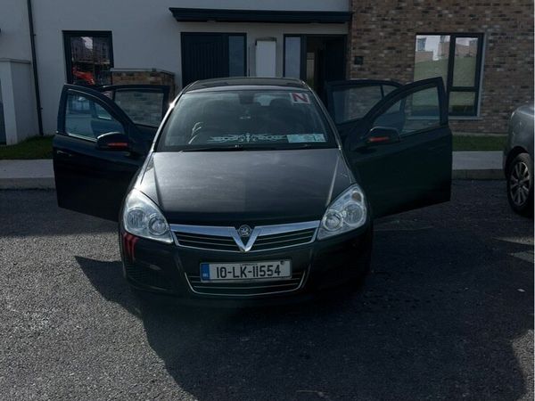 Vauxhall Astra Hatchback, Petrol, 2010, Black