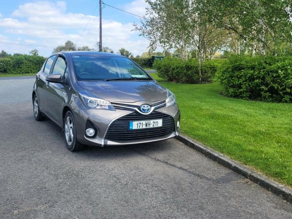 Toyota Yaris Hatchback, Petrol Hybrid, 2017, Grey