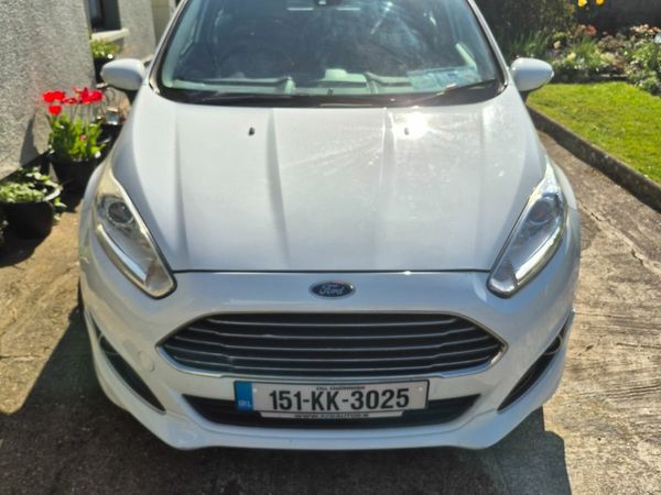 Ford Fiesta Hatchback, Petrol, 2015, White
