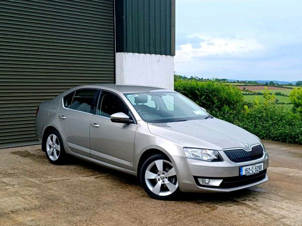 Skoda Octavia Saloon, Diesel, 2015, Beige