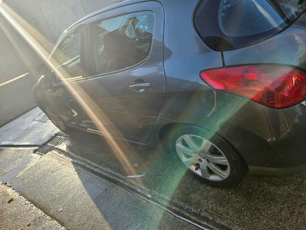Peugeot 308 Hatchback, Diesel, 2013, Grey