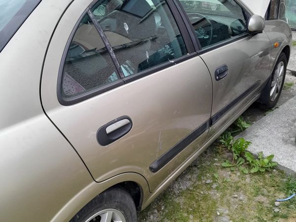 Nissan Almera Saloon, Petrol, 2003, Gold