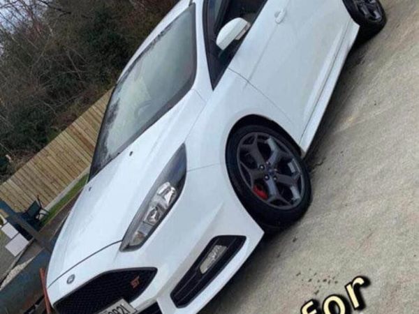Ford Focus Hatchback, Diesel, 2015, White