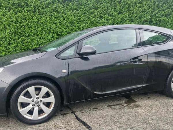 Opel Astra Hatchback, Petrol, 2013, Black