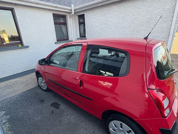 Renault Twingo Hatchback, Petrol, 2010, Red