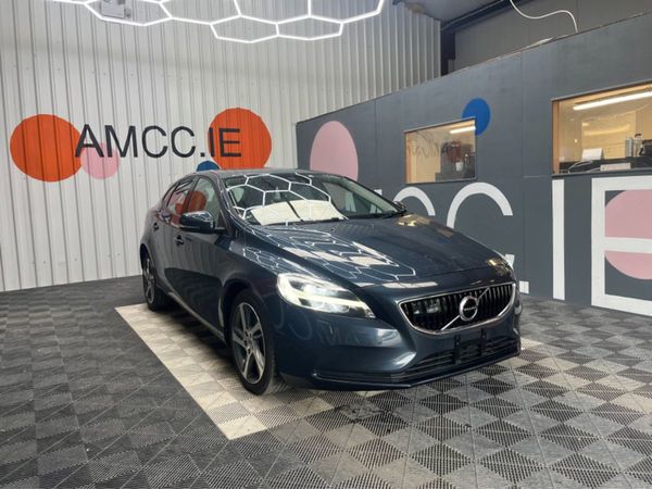 Volvo V40 Hatchback, Diesel, 2018, Blue