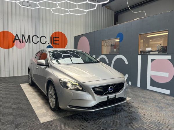 Volvo V40 Hatchback, Petrol, 2015, Silver