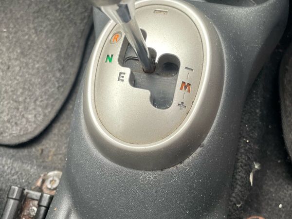 Toyota Yaris Hatchback, Petrol, 2005, Grey