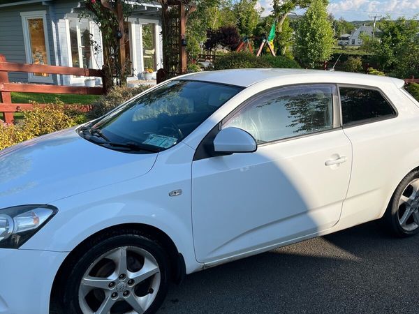 Kia Ceed Hatchback, Diesel, 2010, White