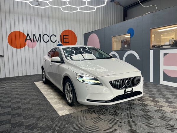Volvo V40 Hatchback, Petrol, 2017, White