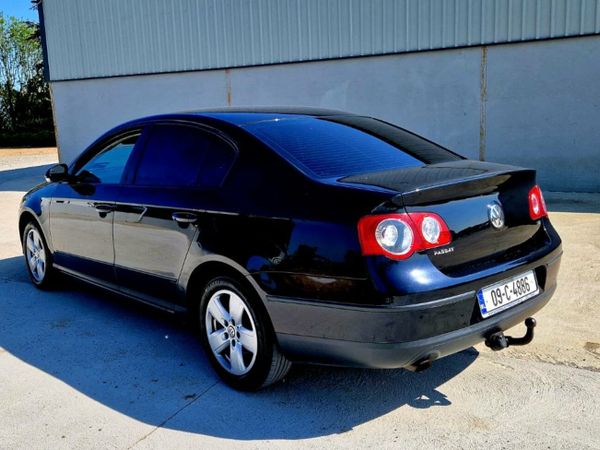 Volkswagen Passat Saloon, Petrol, 2009, Black