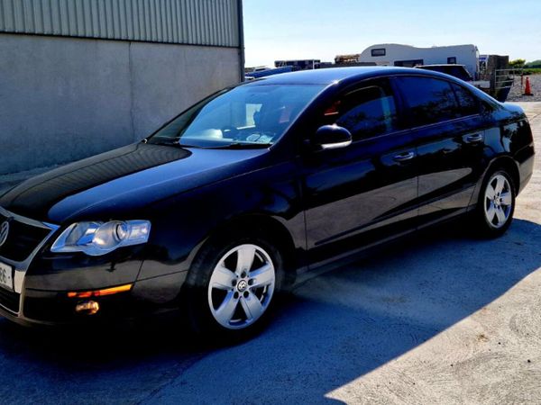 Volkswagen Passat Saloon, Petrol, 2009, Black