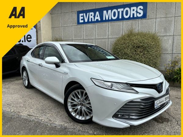 Toyota Camry Saloon, Hybrid, 2019, White