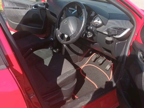 Peugeot 207 Hatchback, Petrol, 2008, Red