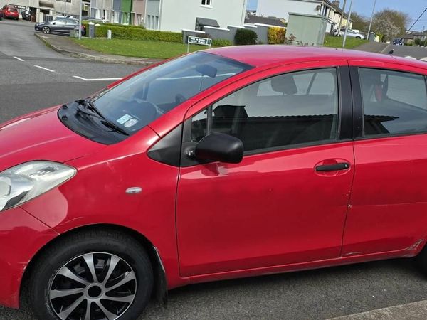 Toyota Yaris Hatchback, Petrol, 2008, Red