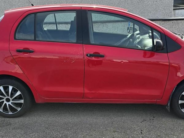 Toyota Yaris Hatchback, Petrol, 2008, Red