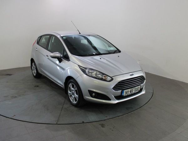 Ford Fiesta Hatchback, Petrol, 2014, Silver