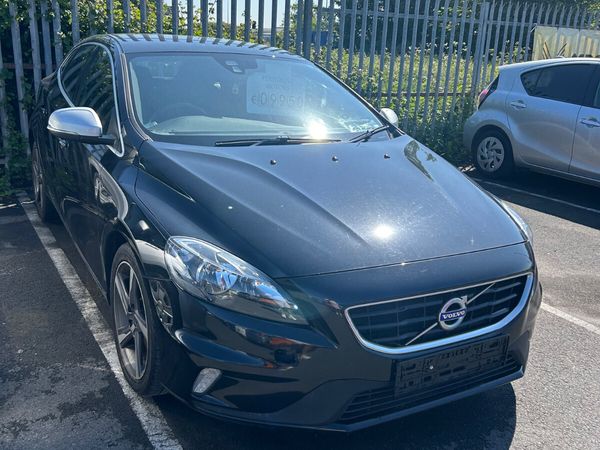 Volvo V40 Hatchback, Diesel, 2015, Black