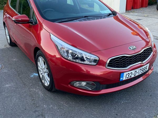 Kia Ceed Hatchback, Diesel, 2013, Red